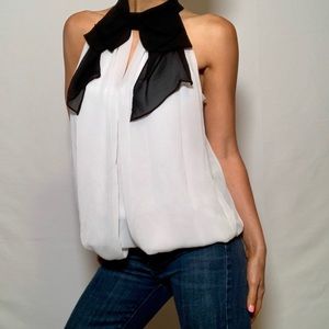 Bisou Bisou Beautiful Bow Blouse 😍